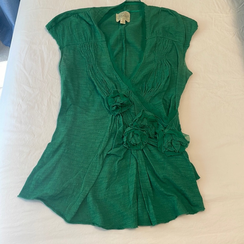 green faux wrap cap sleeve top